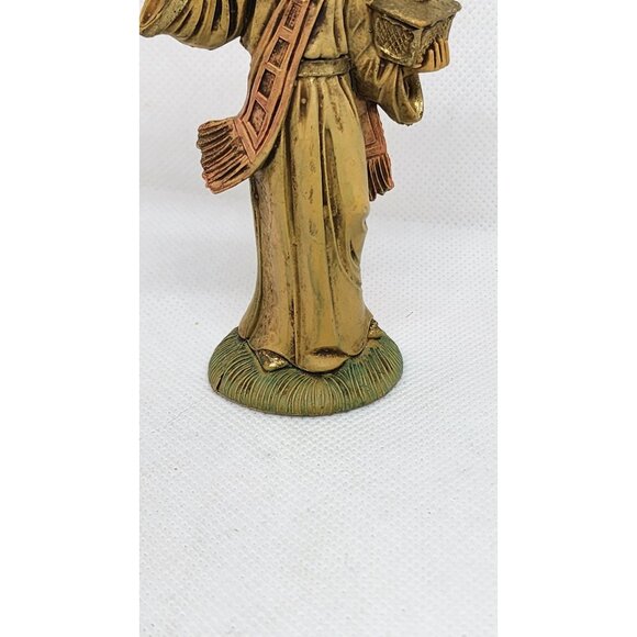 Vintage Depose Nativity Figurine – Italian-Made Man with Crown Holding Box - Picture 4 of 12
